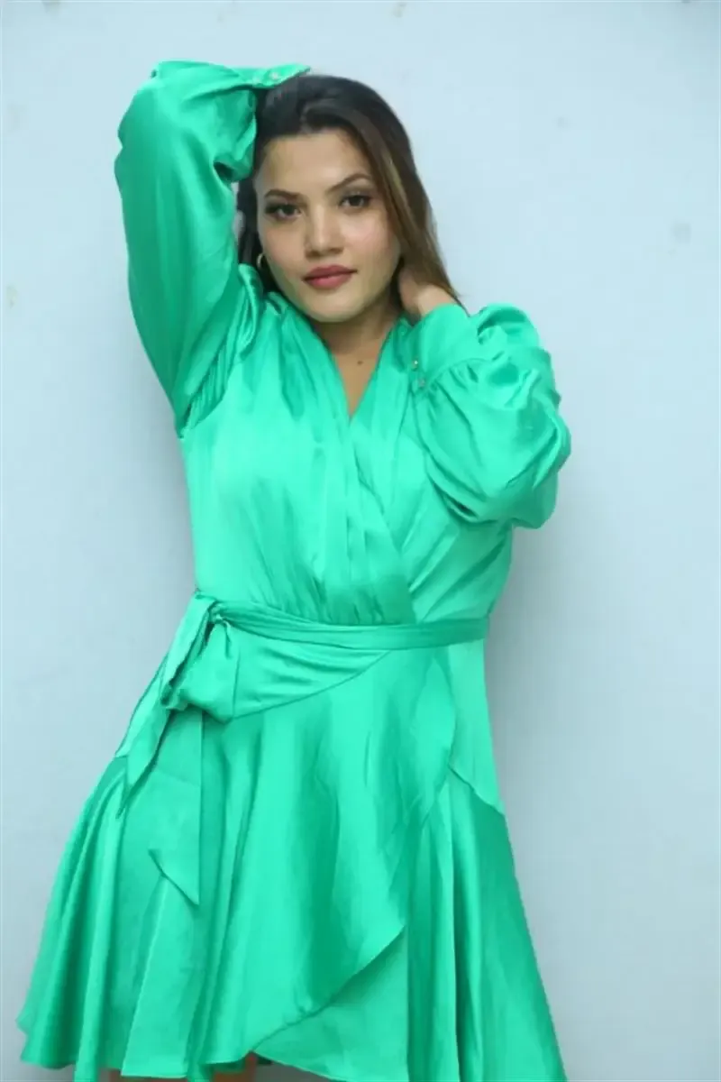 Indian Actress Sunita Pandey Long Legs Show in Green Skirt